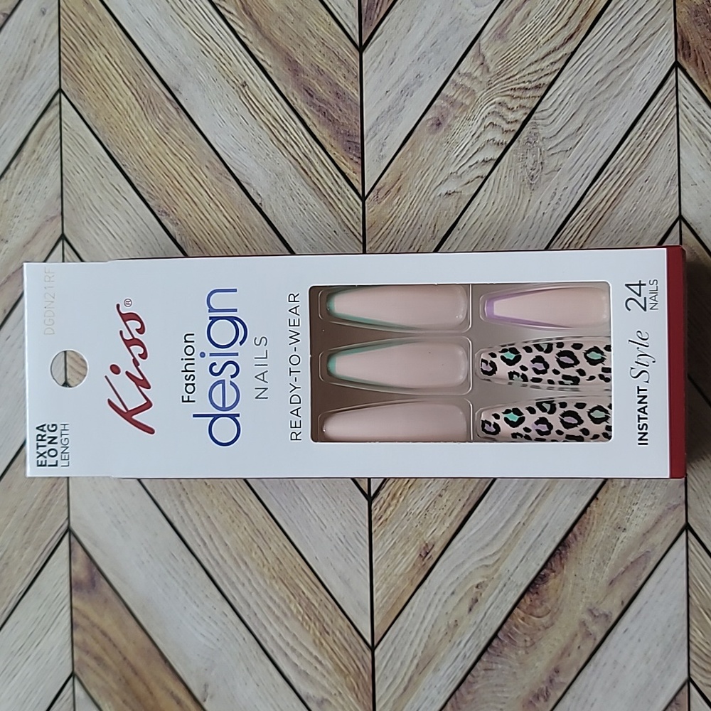 🌵 4/$20 Kiss Glue On Nails XL Length Nude Leopard